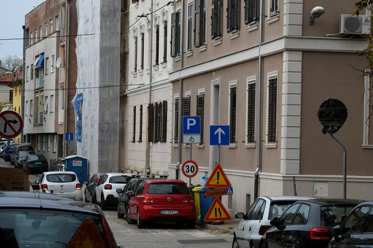 Karlovačka ulica u Puli (Snimio Milivoj Mijošek)