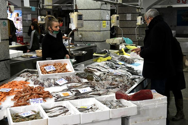 Pulska ribarnica (Snimio Milivoj Mijošek)