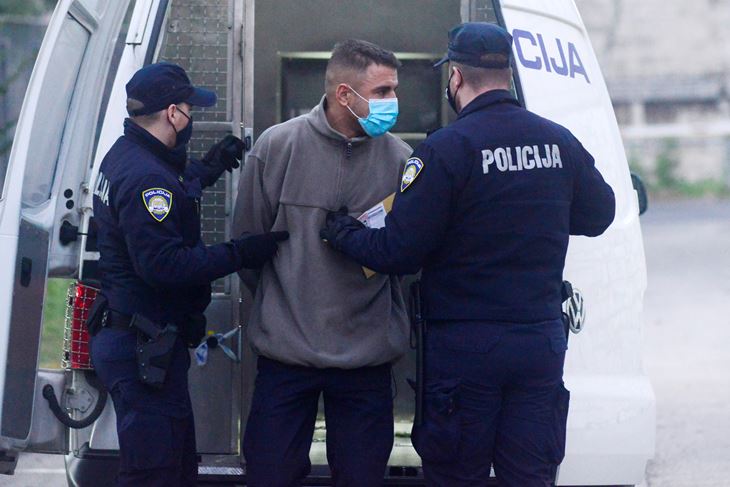 Privođenje Vedrana Bašića osumnjičenog za dvostruko ubojstvo (Snimio Dejan Štifanić)
