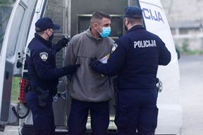 Privođenje Vedrana Bašića osumnjičenog za dvostruko ubojstvo (Snimio Dejan Štifanić)