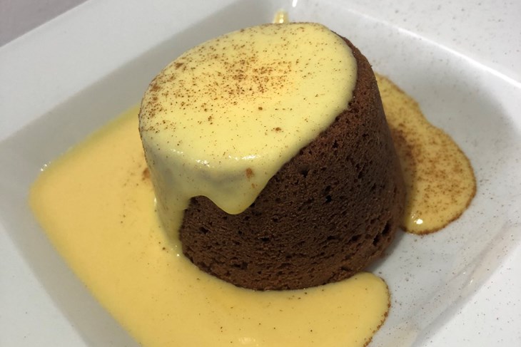 Čokoladni souffle s engleskom kremom (Foto: Strukovna škola Eugena Kumičića Rovinj)