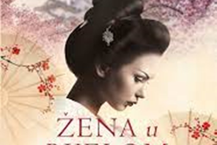 Žena u bijelom kimonu