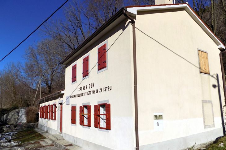 Spomen-dom Prvog partijskog savjetovanja za Istru (Snimila Gordana Čalić Šverko)