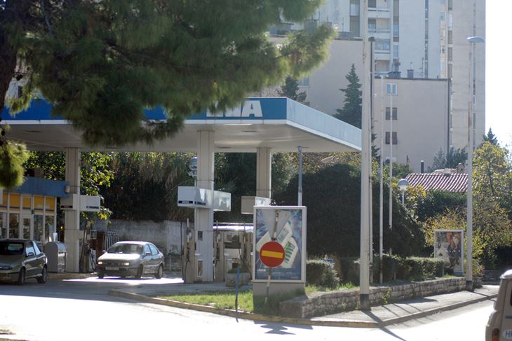 Benzinska na Verudi