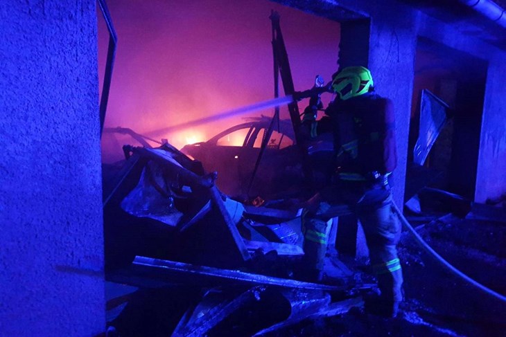 Požar u garaži (Foto JVP Rovinj) 