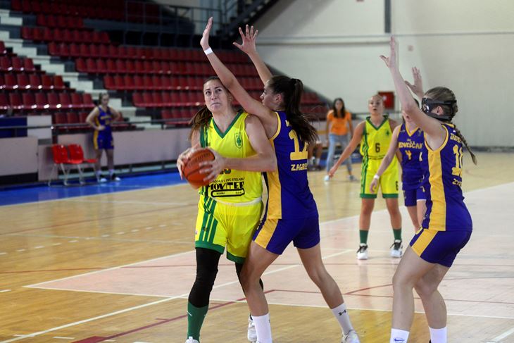 VRAĆA SE NA PARKET - Katarina Trehub u jesenskom ogledu protiv Medveščaka (Snimio Dejan Štifanić)