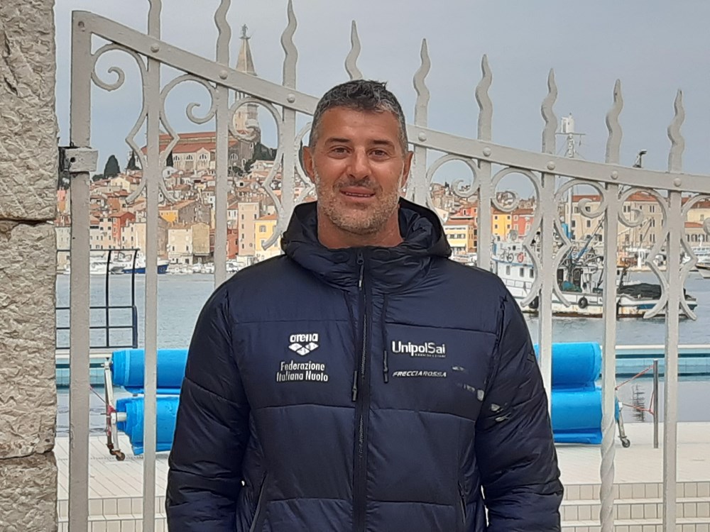 Goran Volarević ispred bazena matičnog Delfina (Snimio Aldo Pokrajac)