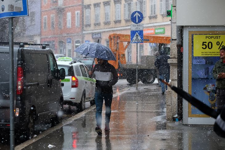 Prošle godine u travnju u Puli se zavijorila susnježica (Snimio Milivoj Mijošek)