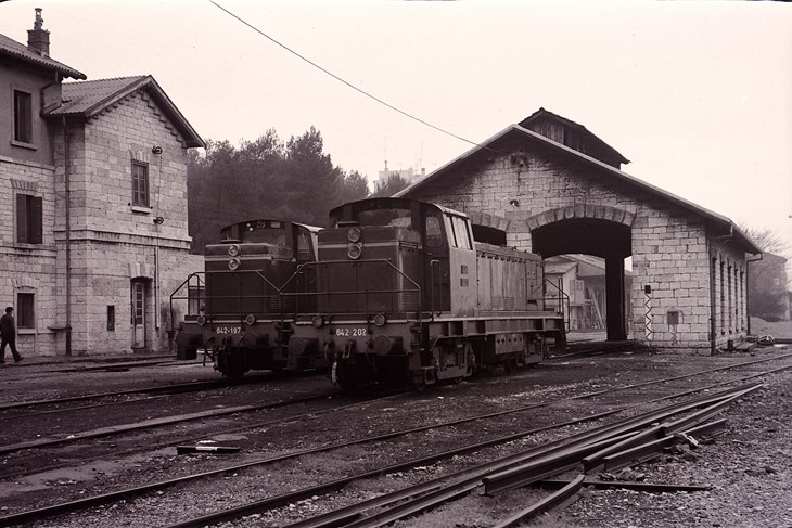 Dizel lokomotive u ložioni/strojnoj ispostavi u Puli (foto Pleterski)