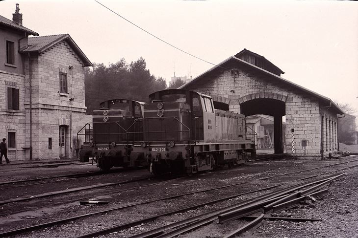 Dizel lokomotive u ložioni/strojnoj ispostavi u Puli (foto Pleterski)