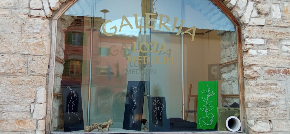 Tena Šplajt izlaže u galeriji Loža