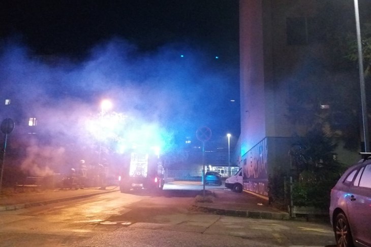 Gori kontejner kraj OŠ Veruda (Snimila Marica Košta)