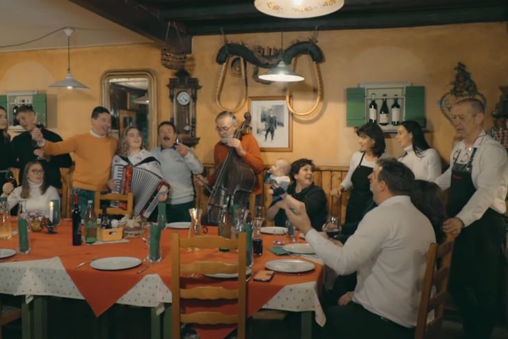 Iz spota "Kao nekada"  Elia Piska