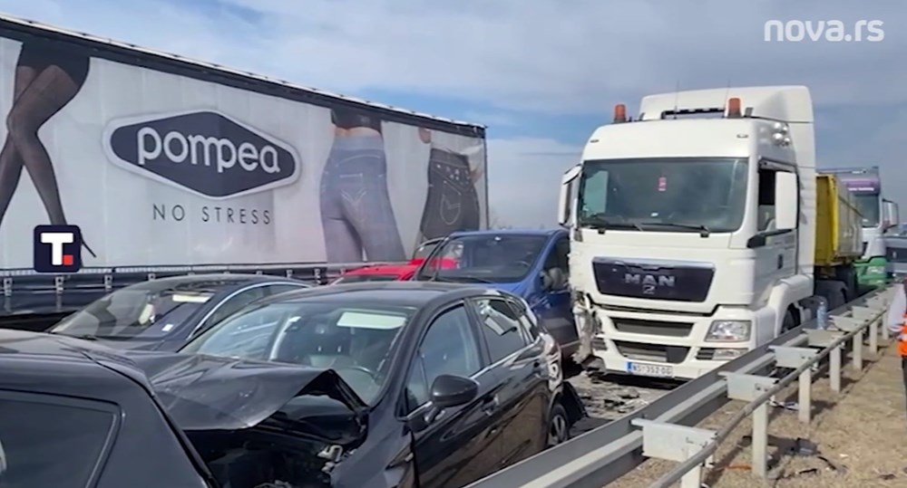 Lančani sudar 40 automobila na autocesti u Srbiji (Foto: Nova.rs video screenshot)