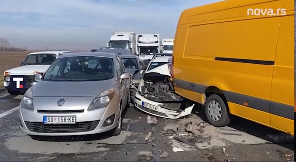 Lančani sudar 40 automobila na autocesti u Srbiji (Foto: Nova.rs video screenshot)