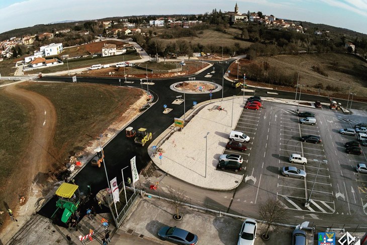 Radovi na kružnom toku (Foto Općina Žminj)