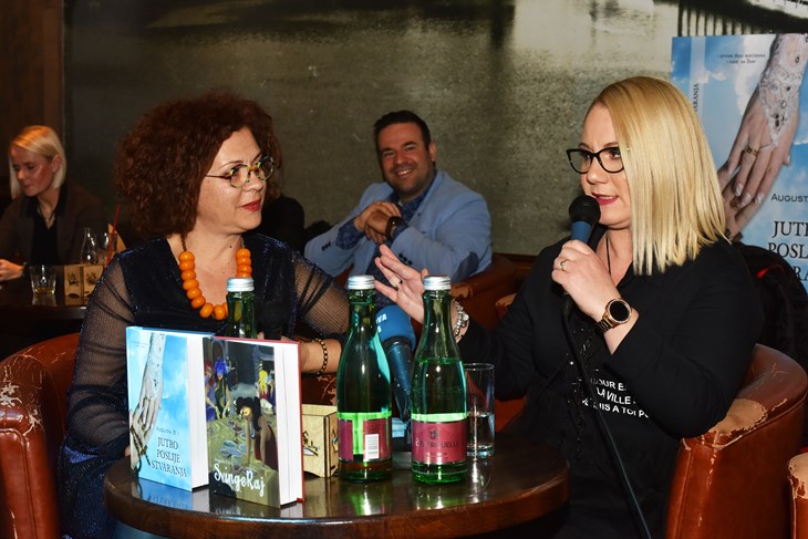 Autorica s moderatoricom Gordanom Ostović i pulskim gradonačelnikom Filipom Zoričićem (Snimio Duško Marušić Čiči)