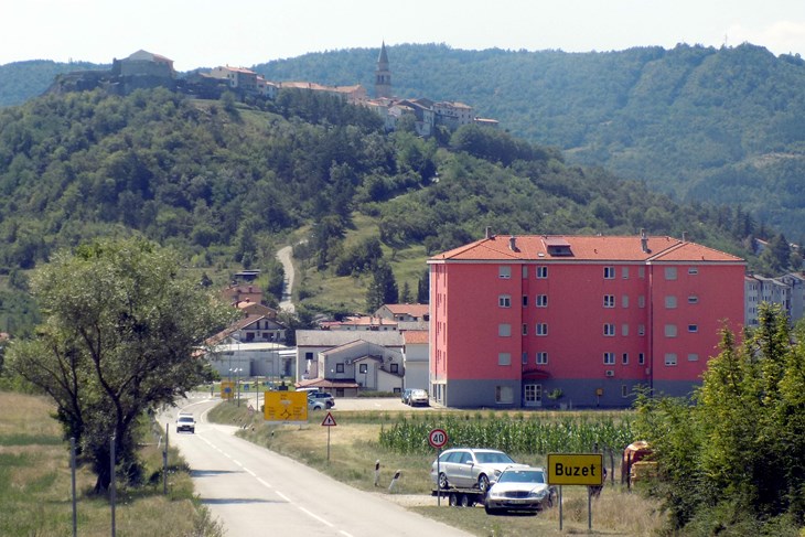 Gradonačelnik je pozvao volontere da pomognu buzetskom Crvenom križu (Snimila Gordana Čalić Šverko)