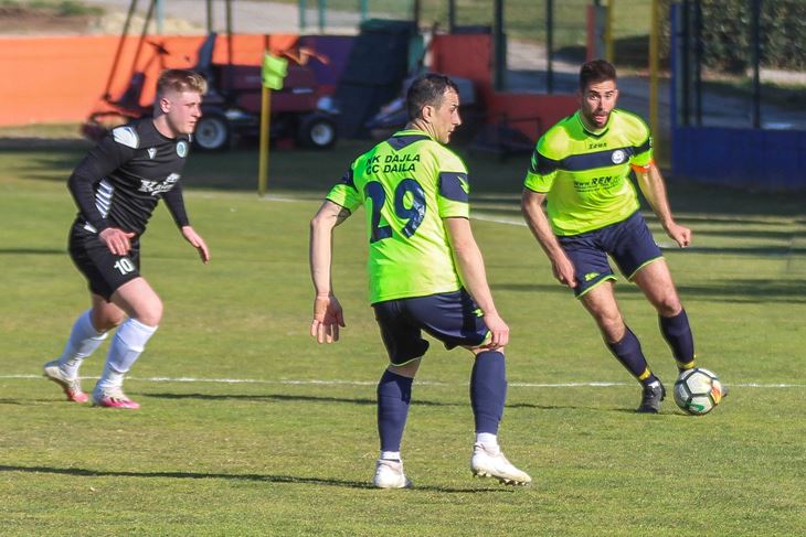 DAJLI UMAŠKI DERBI NA LACU - Slijeva: Hajdin Tutmić (Umag) Mario Stojić i Nikola Totić (Dajla)