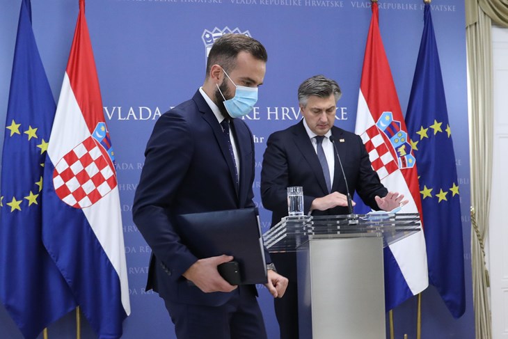 Premijer Andrej Plenković i ministar rada, mirovinskoga sustava, obitelji i socijalne politike Josip Aladrović (Foto HINA/ Admir Buljubašić)