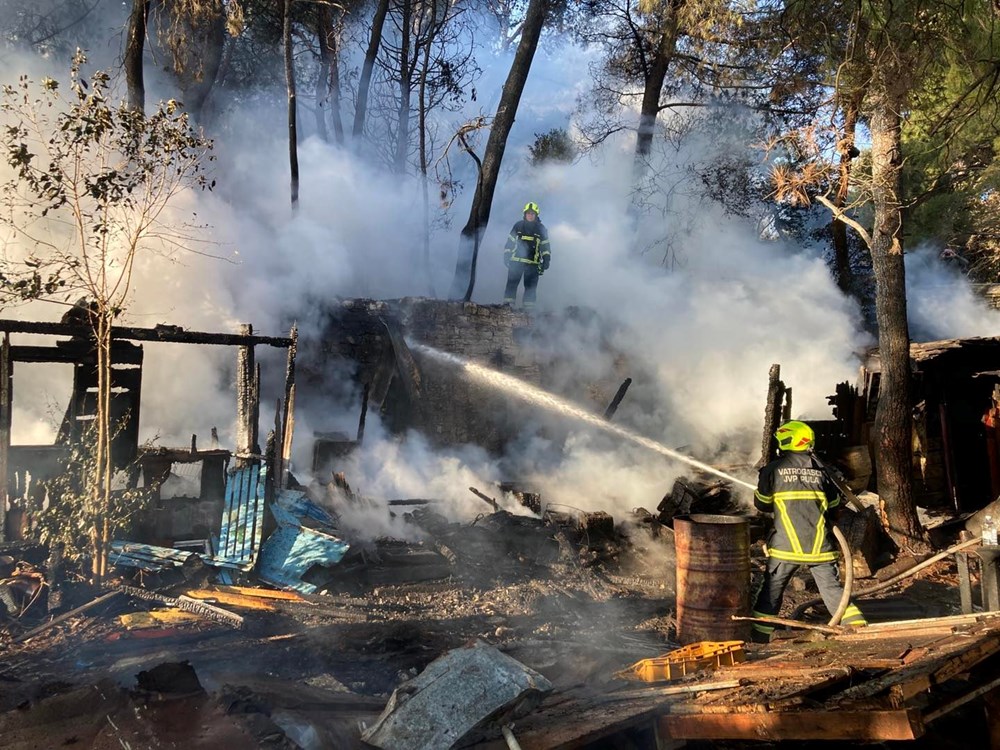 Požar baraka na Vargaroli (Foto: JVP Pula)