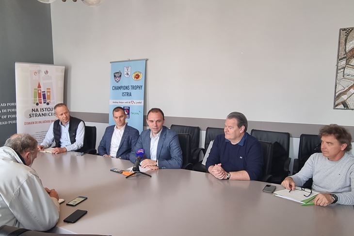 S konferencije za novinare