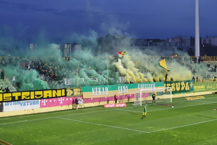 Bakljada na poluvremenu (Foto Ivor Balen)