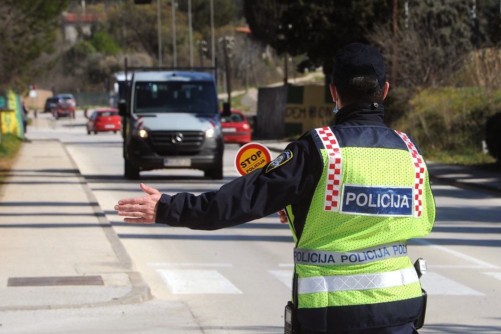 Policijska akcija danas u Puli (snimio Milivoj MIJOŠEK)