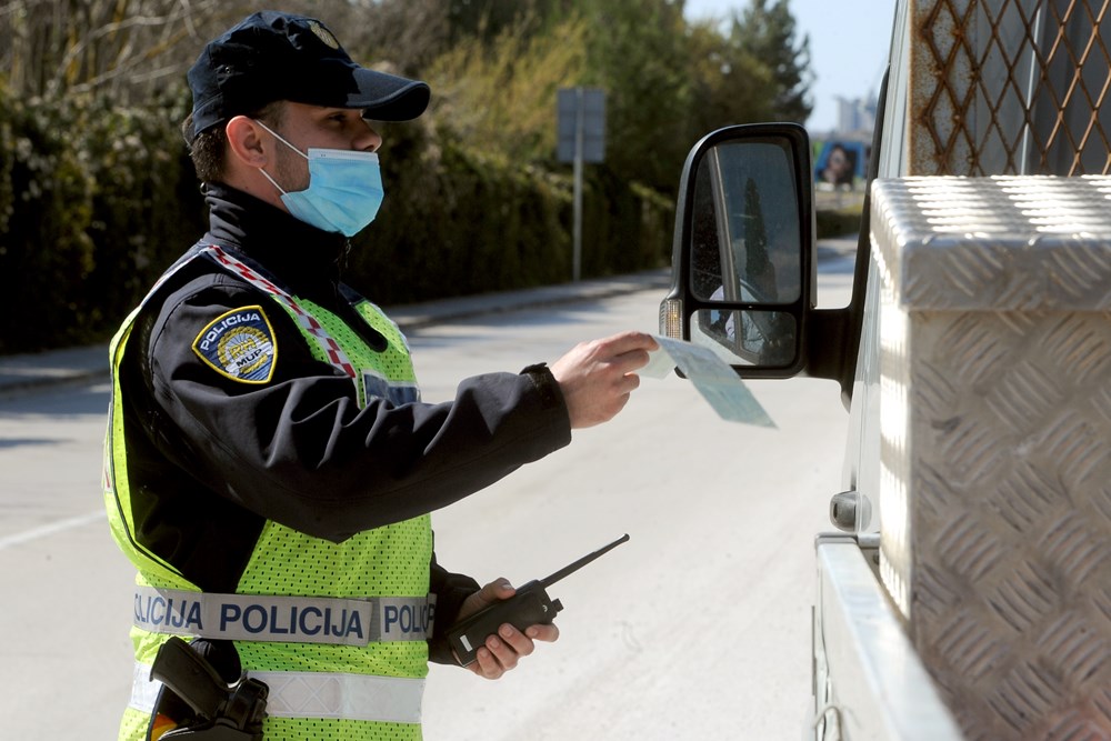 Policijska akcija danas u Puli (snimio Milivoj MIJOŠEK)