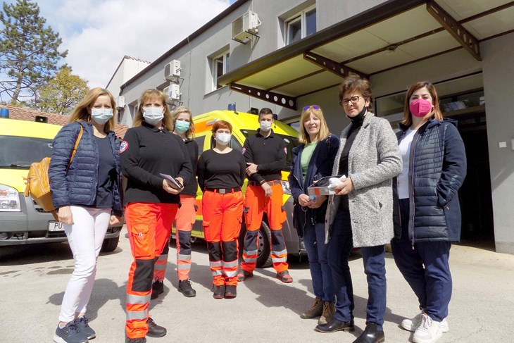 Primopredaja donacije (Snimila Gordana Čalić Šverko)