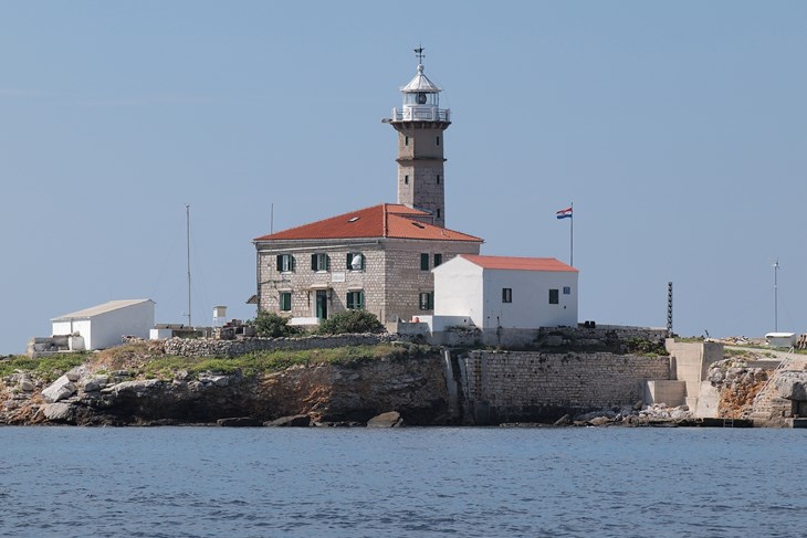 Otok i svjetionik Sveti Ivan na pučini