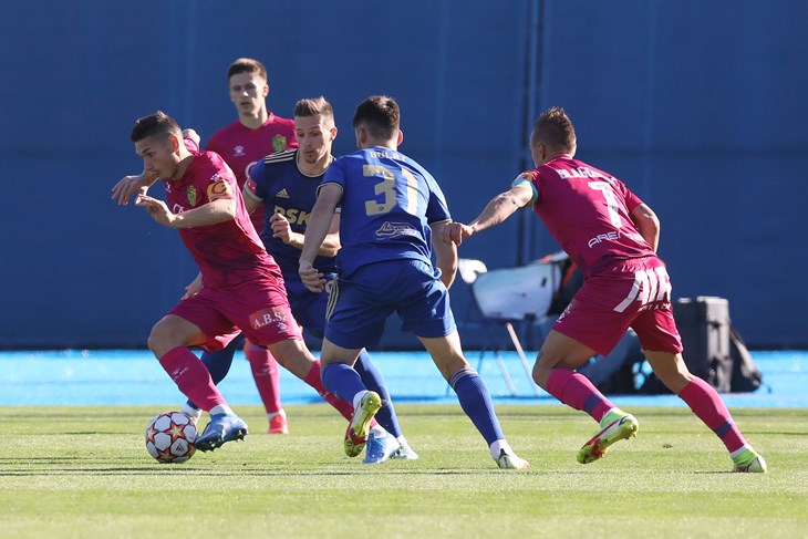 OSTAJE NA DESNOM BOKU - Luka Hujber (Foto: HINA/ A. Buljubašić)