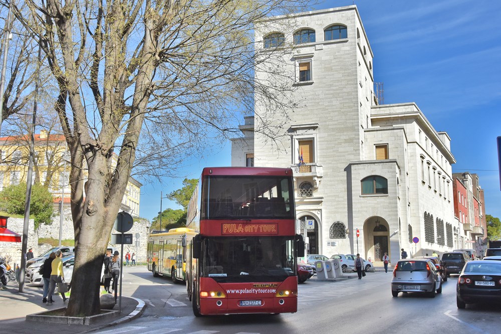 Pulski turistički autobus (snimio Duško MARUŠIĆ ČIČI)