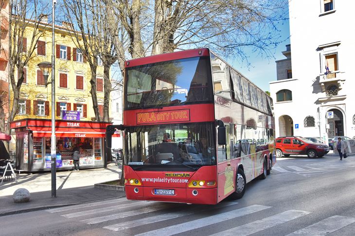 Pulski turistički autobus (snimio Duško MARUŠIĆ ČIČI)