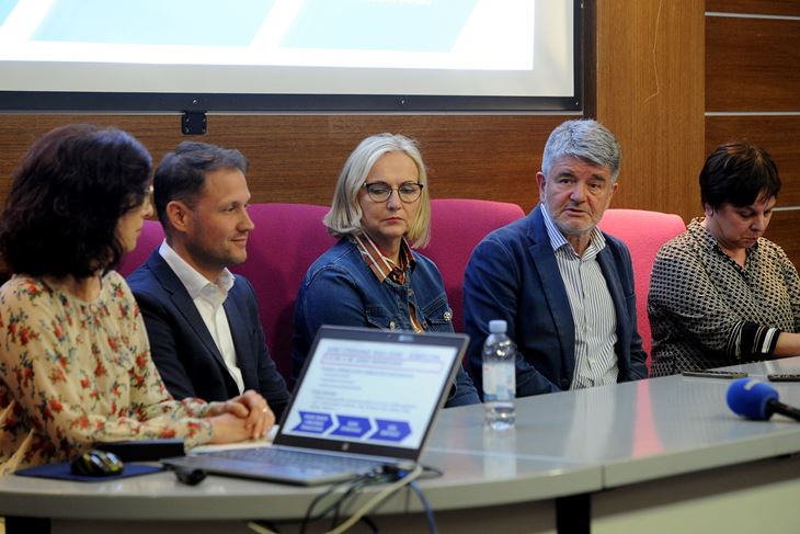 Davorka Maras - Tkačuk,  dr. Elvis Černeka, dr. Vinka Kos,  dr. Ante Ivančić i dr. Danijela Lazarić Zec (Snimio Milivoj Mijošek)