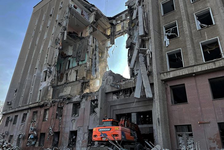 Uklanjanje ruševina u Mikolajivu (Foto HINA/ PAP / DSNS)
