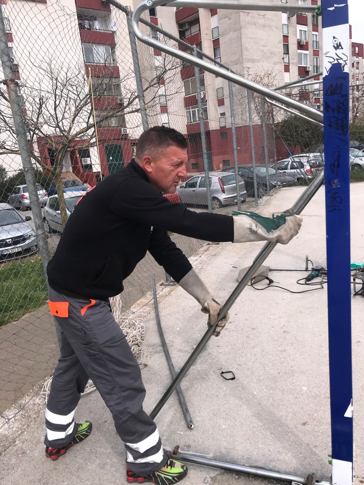 David Marsetić iz Pula sporta sanira golove (snimio Paulo GREGOROVIĆ)