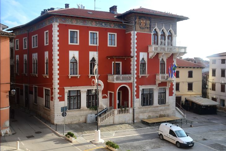Vodnjan, komunalna palača (Snimio Milivoj Mijošek)