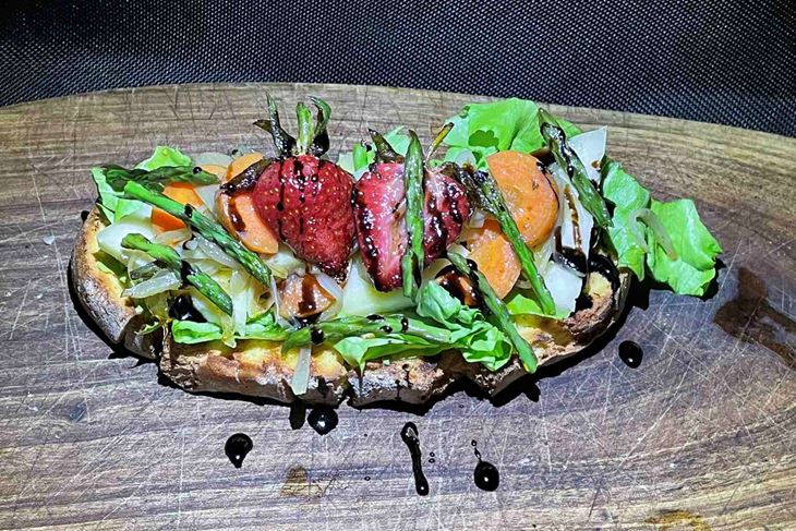 ŠKOLA KUHANJA BY THE OUTLAW CHEF: Salatin od šparuga i jagode on the toast