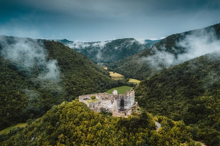 Kaštel Petrapilosa (Foto: POU Buzet)