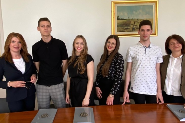 Prorektorica Mirjana Radetić-Paić, studenti Karlo Jurjević, Diana Tomašević, Anja Teofilović, Luka Ivanović i mentorica Dijana Majstorović