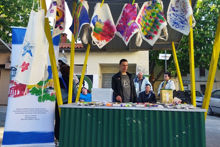 Kreativni štand udruge na Eko tržnice u Šijani privukao je mnoge posjetitelje