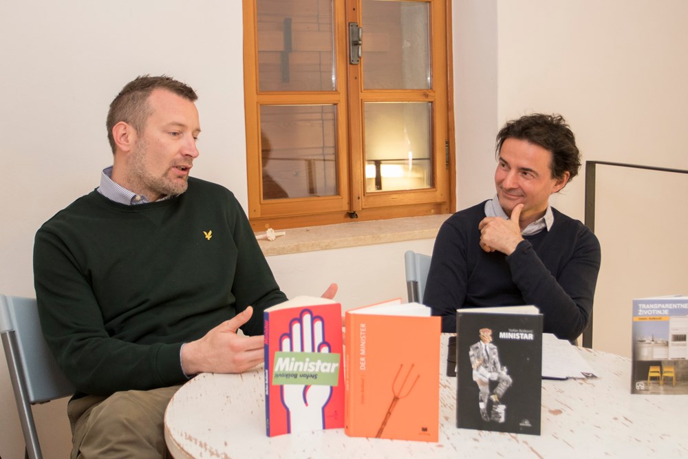 Roman "Ministar" za koji je dobio Europsku nagradu za književnost čita se u dahu - Stefan Bošković u pulskoj Knjižari Giardini 2 (Snimila Duška Palibrk)