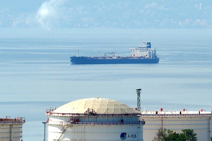 Panamski tanker ispred Rijeke (Foto Cropix)