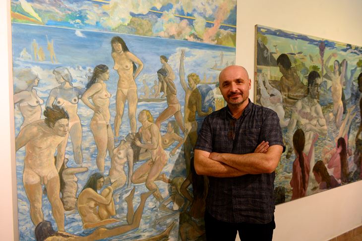 Tomislav Buntak uz svoje radove u Galeriji Poola (Snimio Dejan Štifanić)