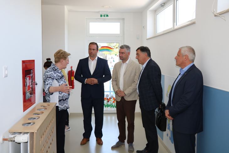 Župan Boris Miletić sa suradnicima i žminjskim načelnikom u posjetu Osnovnoj školi "Vladimir Gortan"