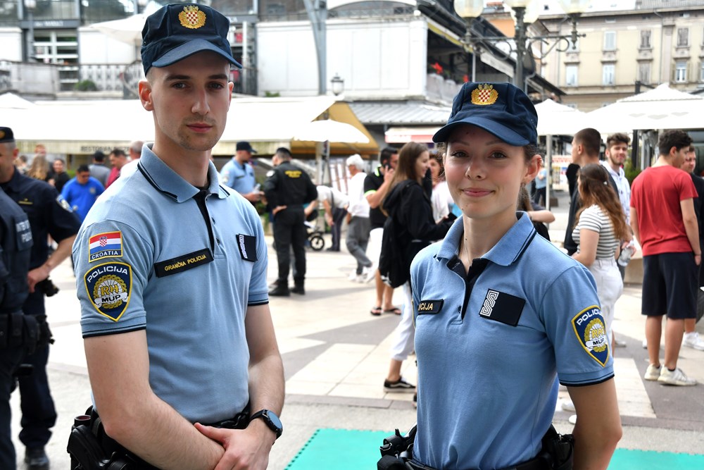 Prezentacija policijskog posla jutros u Puli (snimio Milivoj MIJOŠEK)