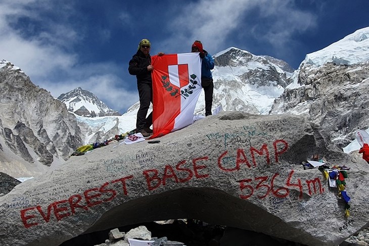 Zastava Grada Poreča na Everest Base Campu