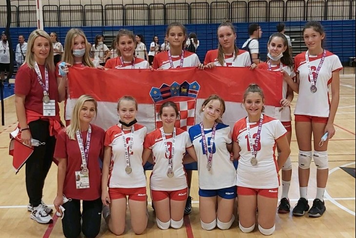 Srebrne odbojkašice Vrsara