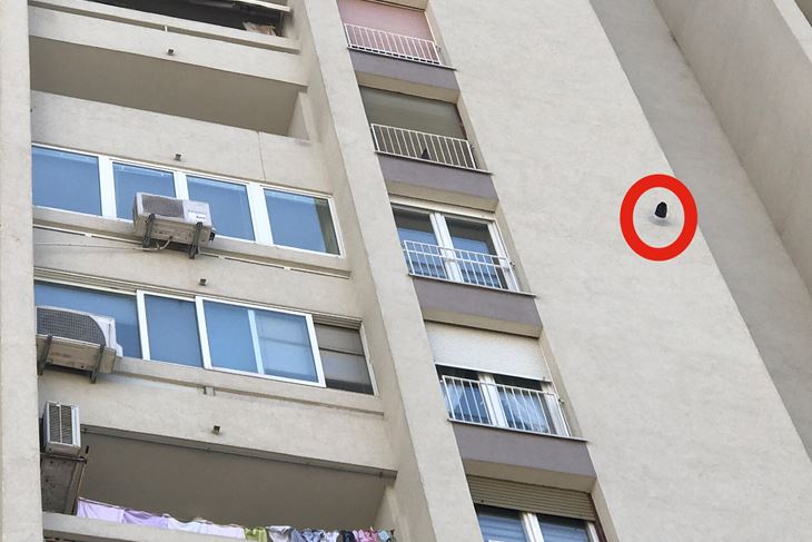 Sporni dimnjak, odnosno dimni ispust na neboderu u Krležinoj